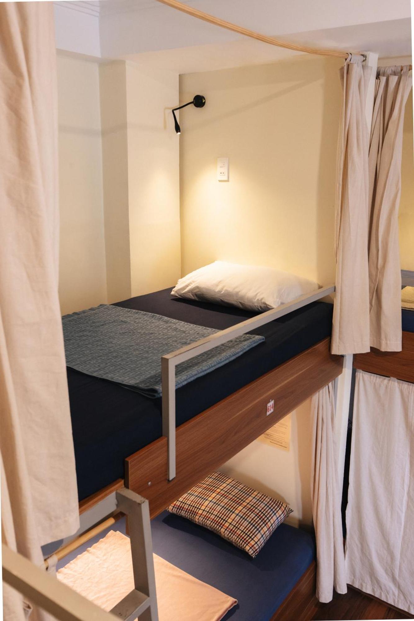 9 Hostel And Suites Хошимин Экстерьер фото
